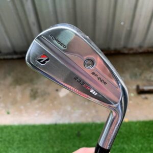 เหล็ก 7  Bridgestone 233HF ก้านกราไฟต์ Vanquish Flex-S